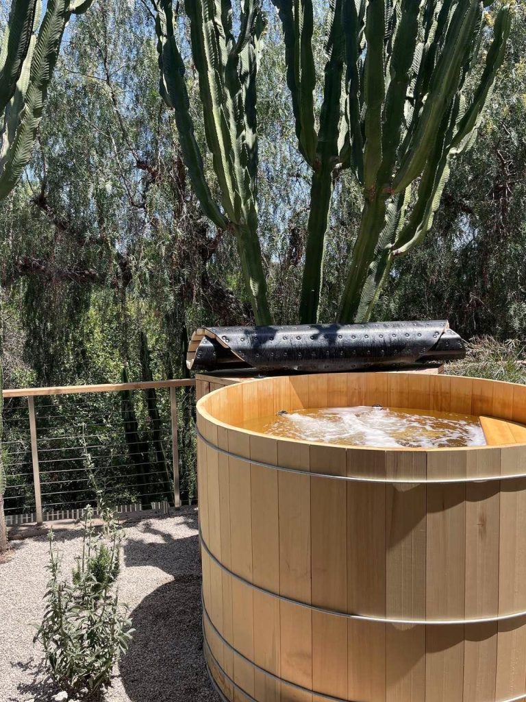 Cedar hot tub with an insulated lid